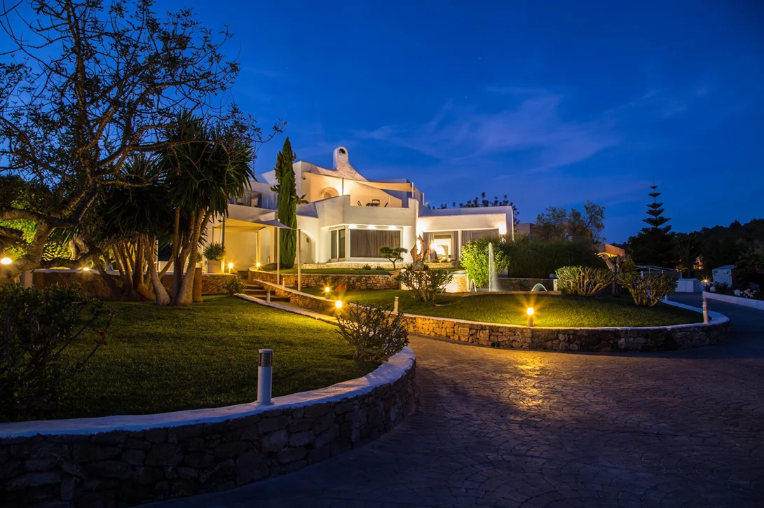 Can Flowers - Vista nocturna